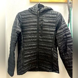 W’s PATAGONIA Shiny Black Down Hooded Puffer Jacket in XS in great condition